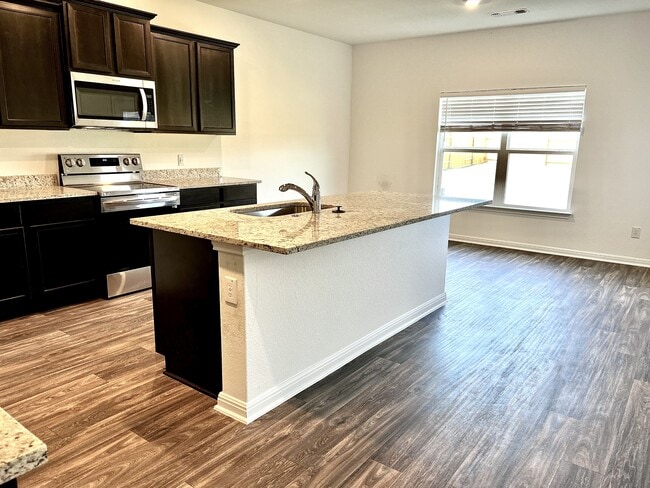 Building Photo - 16412 Farmhouse Ln