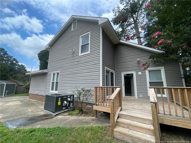 Building Photo - 5701 Paradise Ct