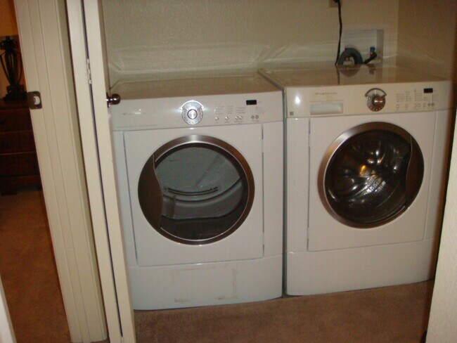 In-Unit washer and Dryer - 3357 N Country Club Rd