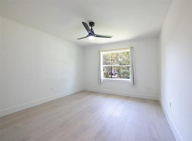 Building Photo - 1206 Cloverleaf Dr