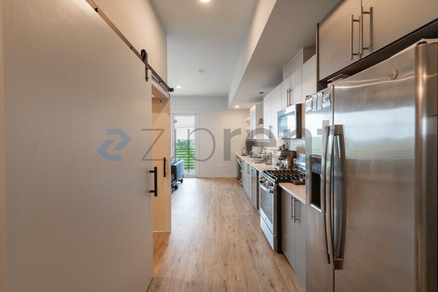 Building Photo - Unit 302