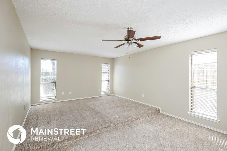 Building Photo - 5022 Presidio Dr