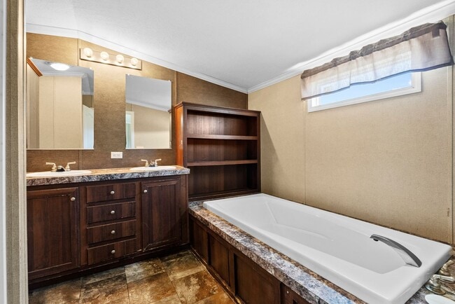 Building Photo - 3-Bedroom Home Close To Hampden-Sydney!