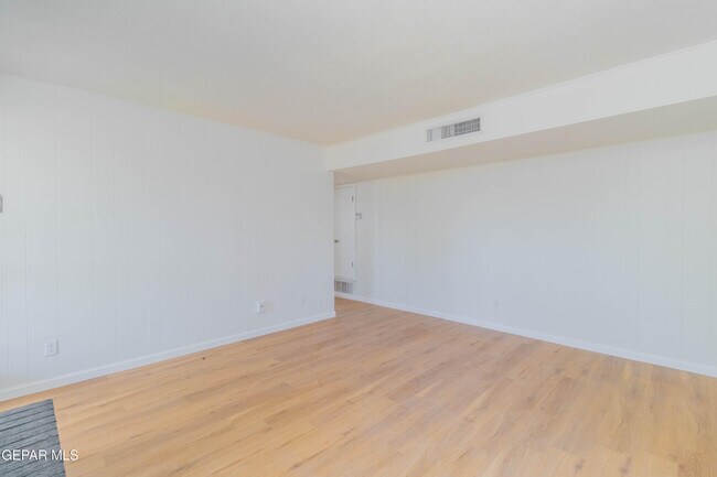 Building Photo - 11240 Warcloud Ave