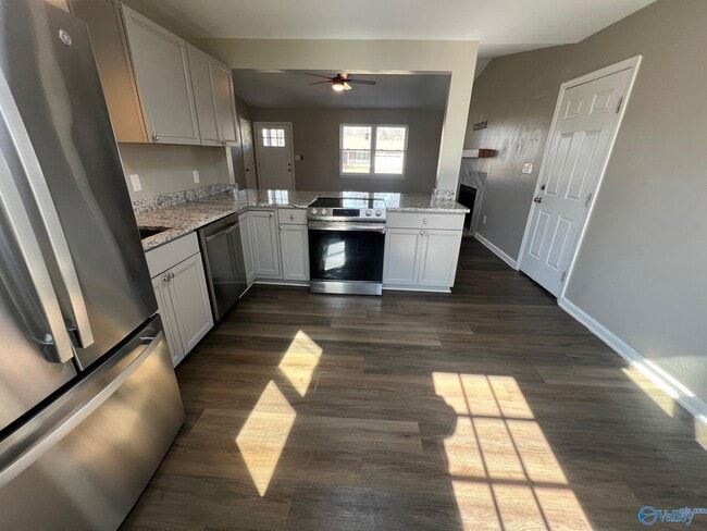 Building Photo - 132 Mandy Dr