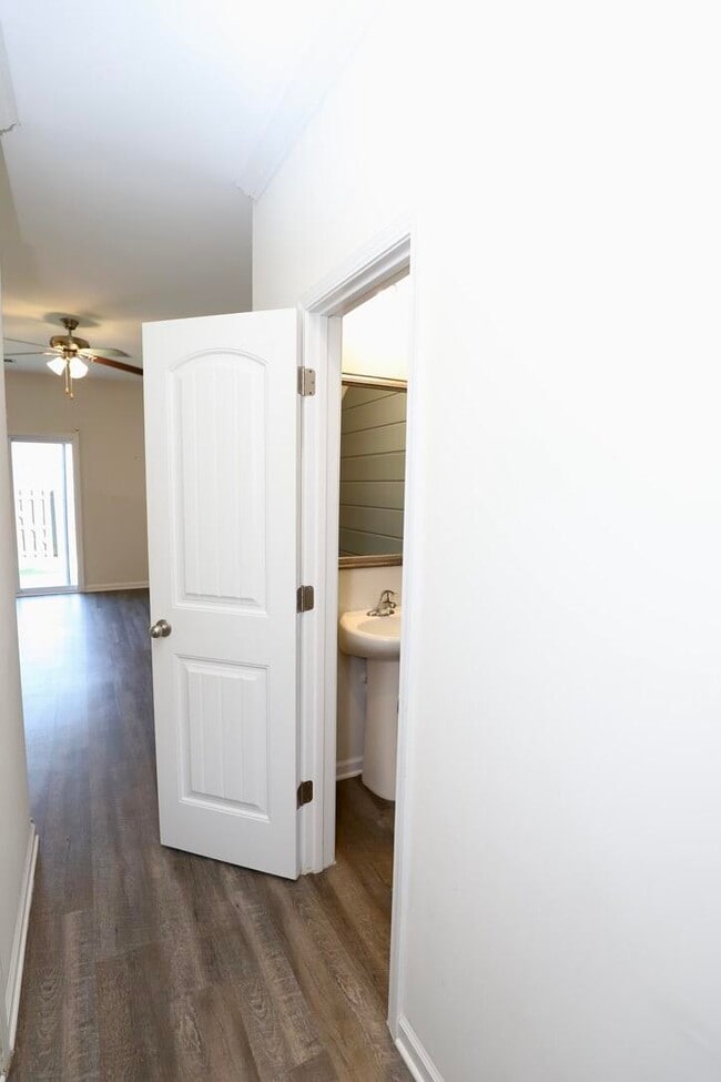 Building Photo - 2943 Old Field Rd