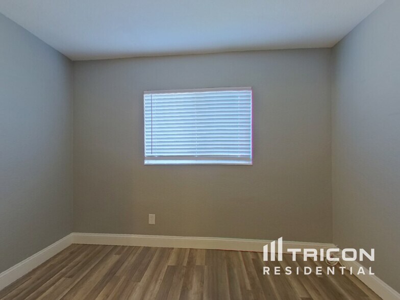 Building Photo - 131 E Virginia Ln