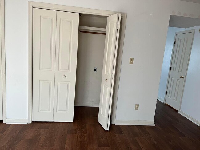 Building Photo - 510 Lost Cir