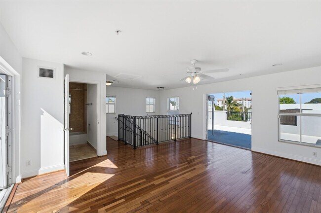 Building Photo - 2515 NE 18th St