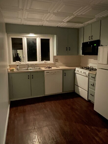 Kitchen - 29 Center St