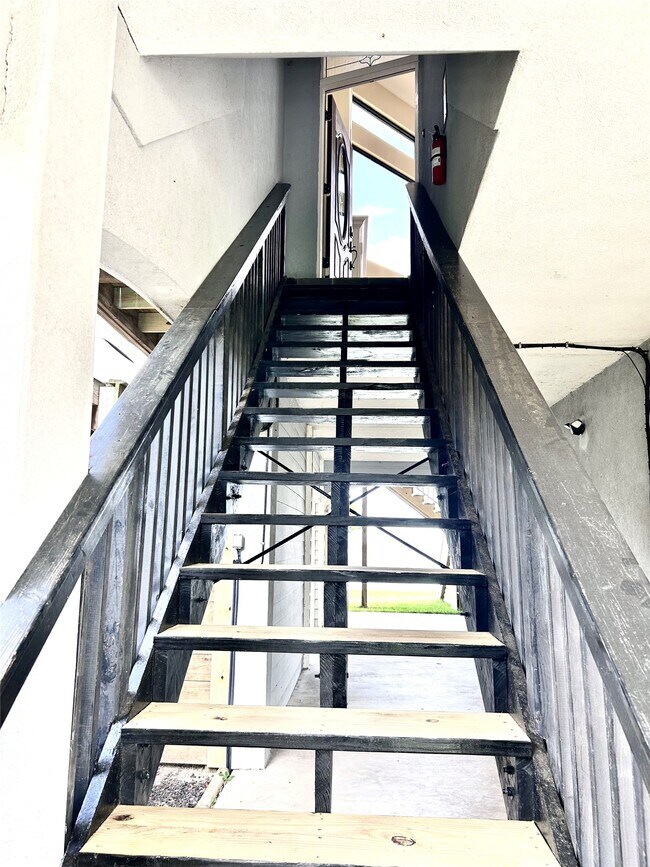 Building Photo - 807 Kipp Ave