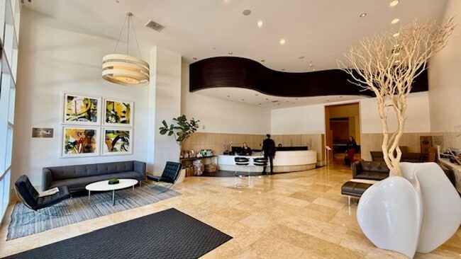 Building Photo - FURNISHED Modern 1BR + Den/1BA w/ Breathta...