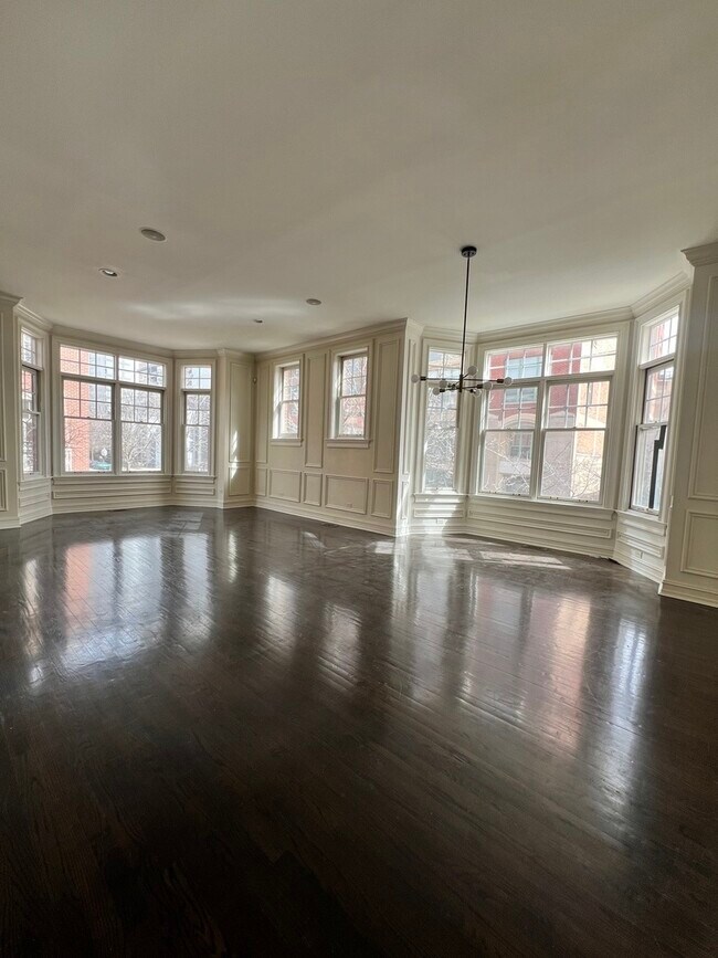 Building Photo - 2008 S Calumet Ave