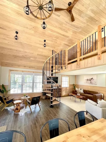 Primary Photo - 10 Elizabeth Ln