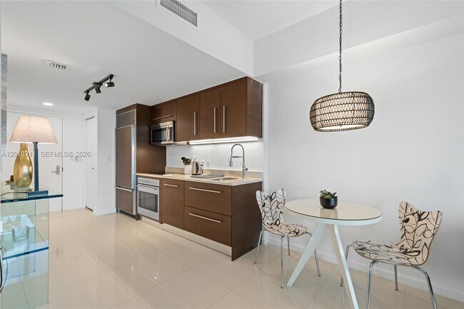 Building Photo - 465 Brickell Ave