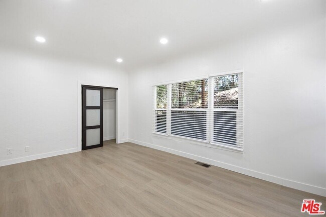 Building Photo - 1536 Lemoyne St