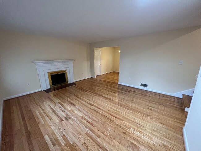 Building Photo - Single Family home in Alexandria- Minutes to Ft Belvior