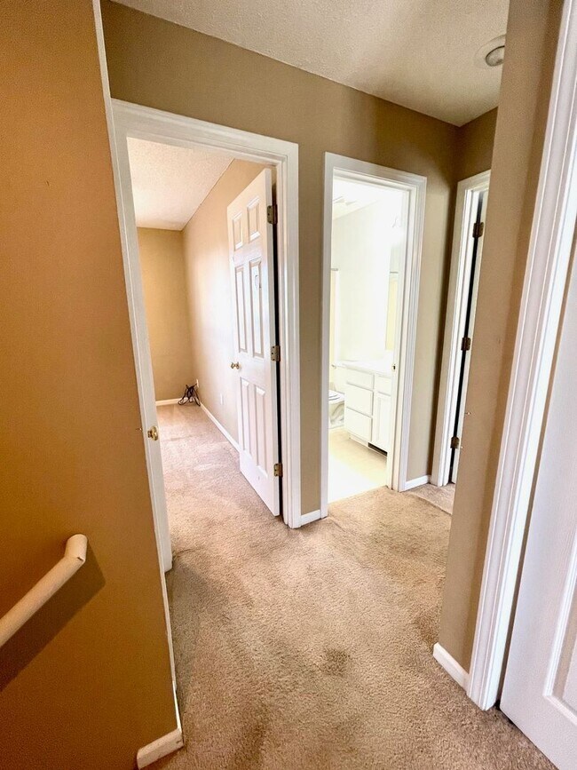 Building Photo - Spacious 3 Bedroom Home in South Columbia