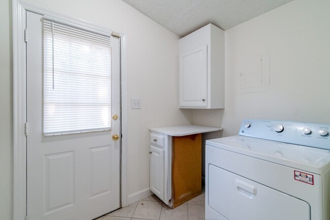 Building Photo - Well maintained ranch home in Charlotte!