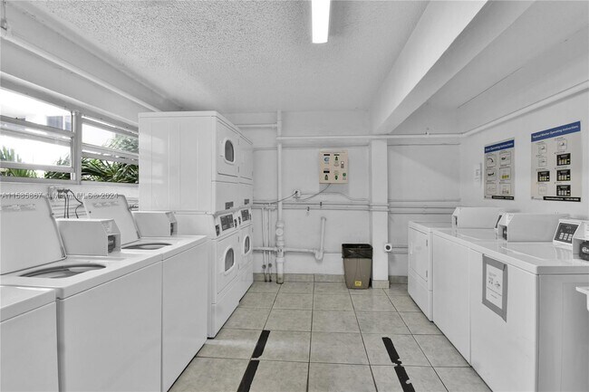 Building Photo - 1331 Lincoln Rd