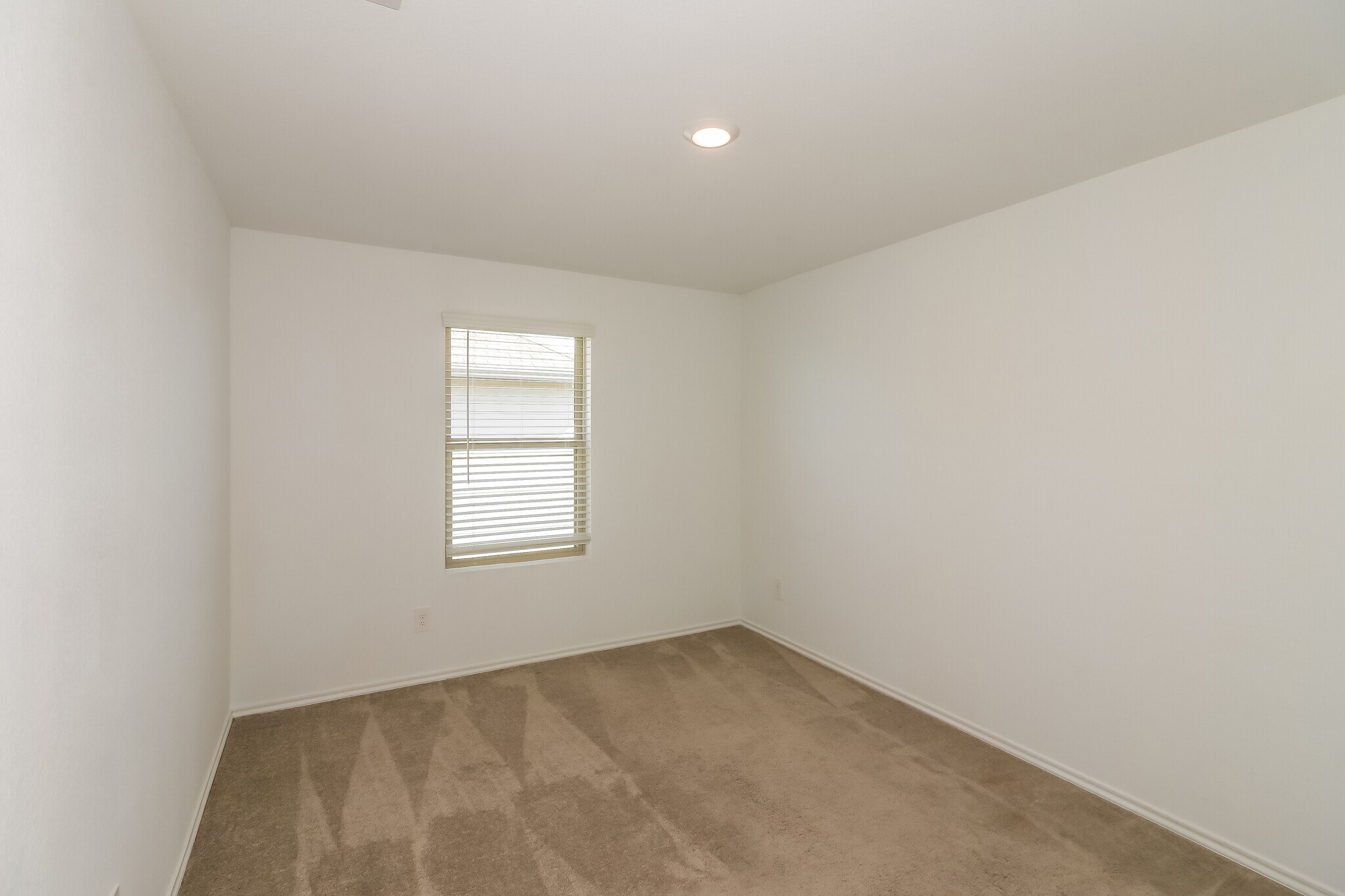 Building Photo - 310 Pickwick Gdns Ln