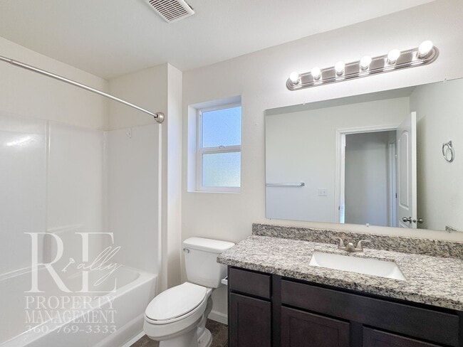 Building Photo - 4250 SE Horsehead Way