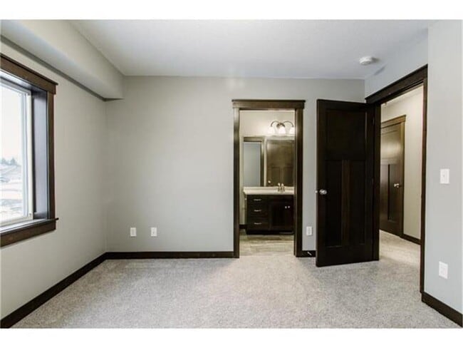 Building Photo - 1025 Pheasant Run