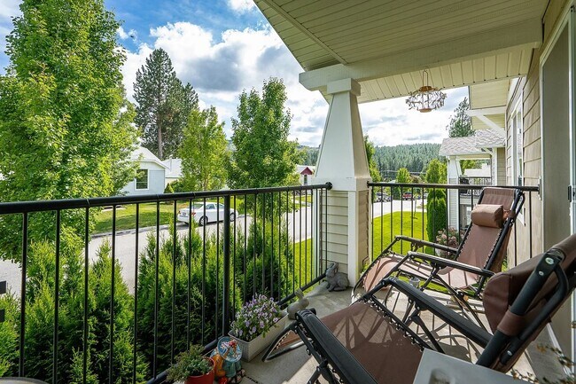 Building Photo - Modern 2 Bed, 1 Bath Condo near Dishman Hills!