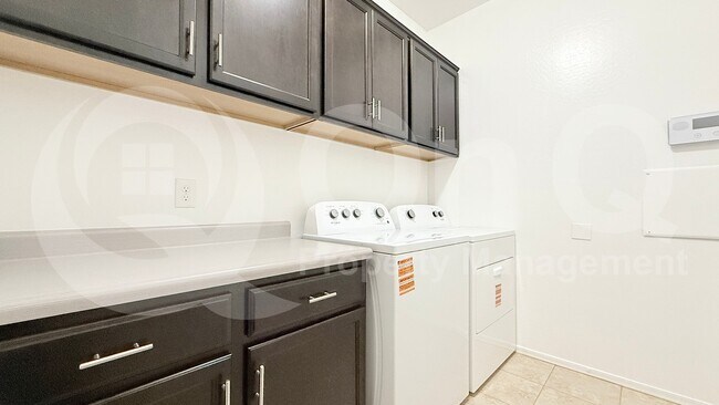 Building Photo - 862 East Gold Dust Way