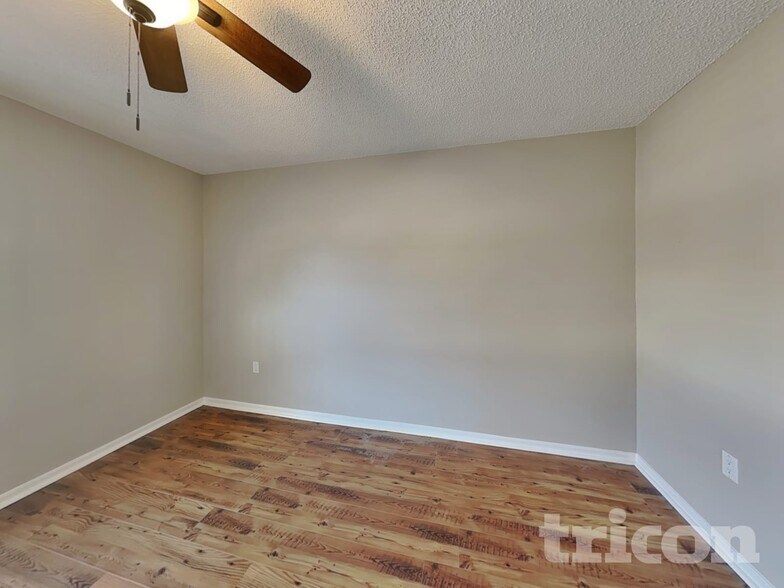 Building Photo - 1374 Godfrey Ave