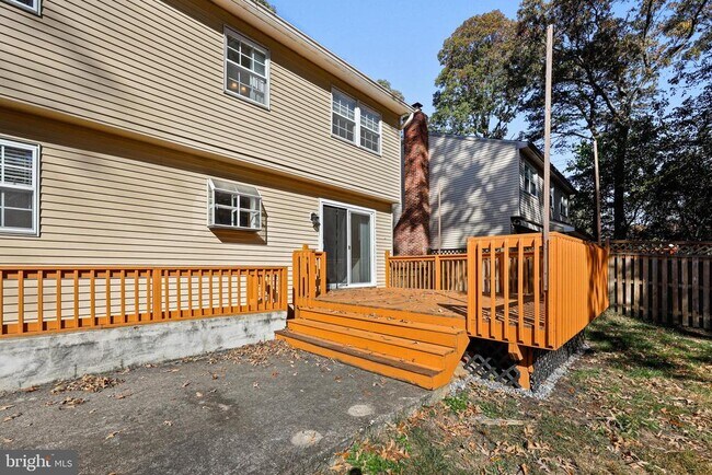 Building Photo - 11 Holly Rd