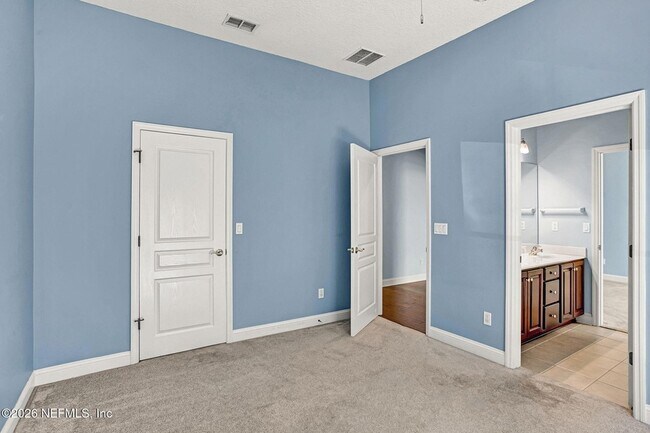 Building Photo - 1837 Forest Glen Way