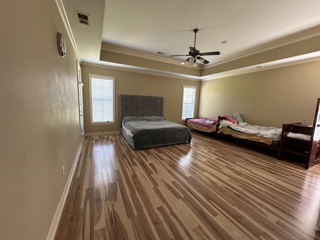 Building Photo - 9328 Owl Hill Dr