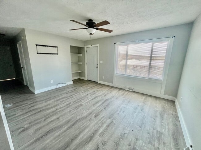 Building Photo - 3 Bed 1 Bath- South Park PA