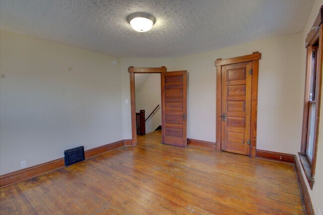 Building Photo - SL AAC907