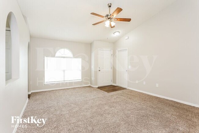 Building Photo - 8408 Oak Crossing Dr W