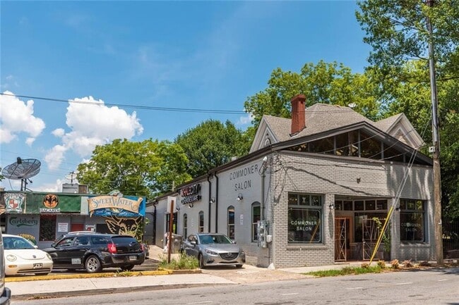 Building Photo - 517 E Ave NE