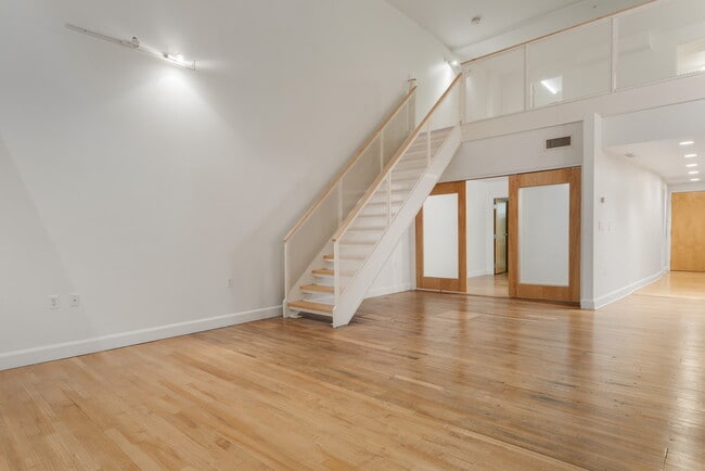 Building Photo - 106 N High St