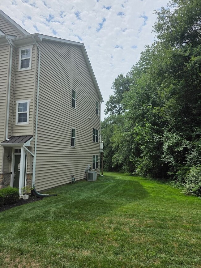 Building Photo - 486 Jacobsen Drive