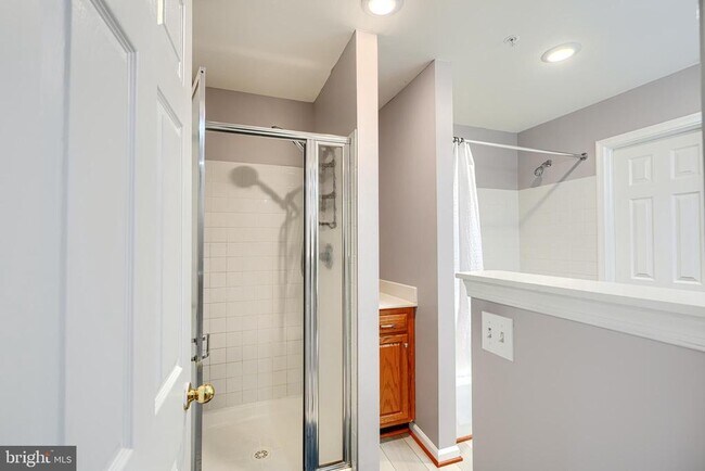 Building Photo - 215 Gracecroft Ct