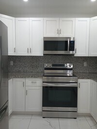 Building Photo - 3820 E 9th Ln