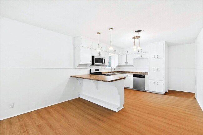 Building Photo - 3BR/2BA North Richland Hills Home with Updated Finishes