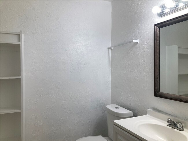 Building Photo - 7201 Hallshire Dr