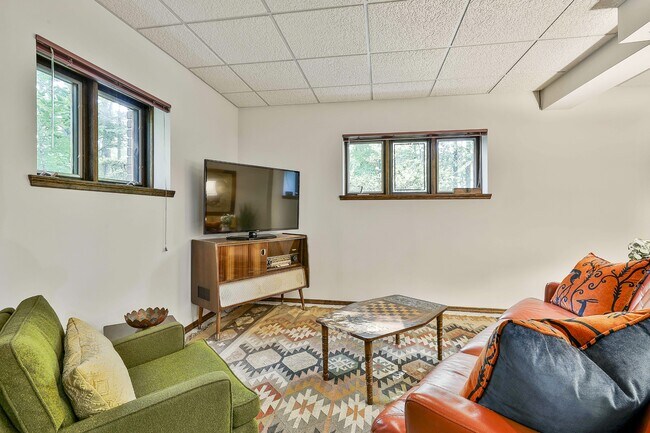 Building Photo - 120 Tall Pine Dr