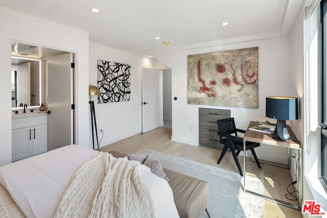 Building Photo - 5164 W Mid City Ct