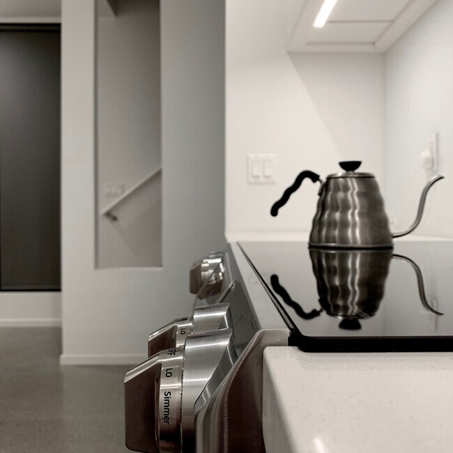 Induction Stovetop - 3425 2nd Ave