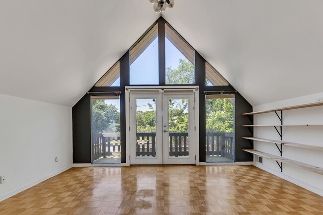 Building Photo - 272 Rio Vista Dr