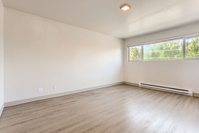 Building Photo - Amazing 2bed/1bath Corner Unit in Phinney ...