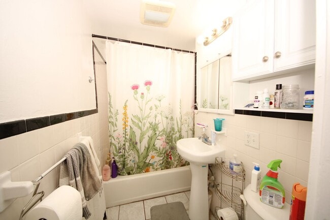 Building Photo - Brighton 3 Bed / Renovated Kitchen & Bath – On Bus Line – 9/1