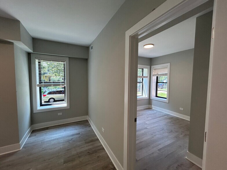 Building Photo - 1131 Oak Ave